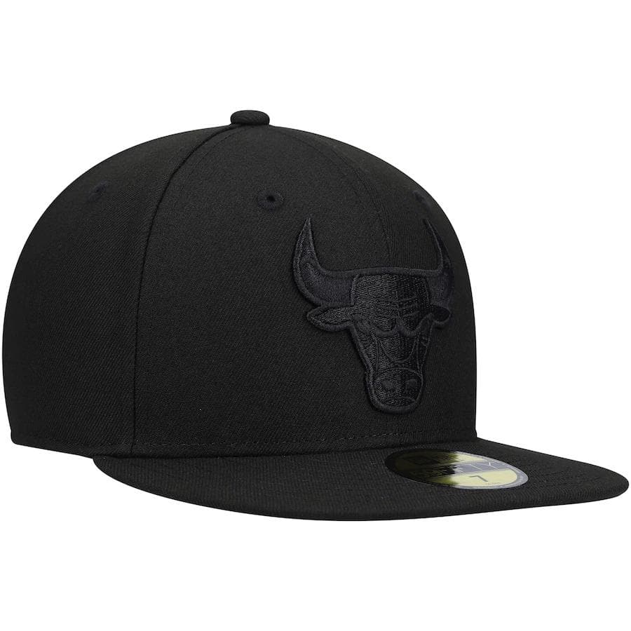 New Era Chicago Bulls Black on Black 59Fifty Fitted Hat - Image 3