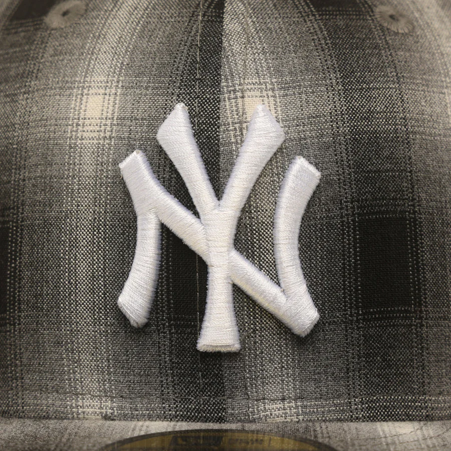 New Era New York Yankees Black & White 'Full Plaid' 59FIFTY Fitted Hat - Image 3