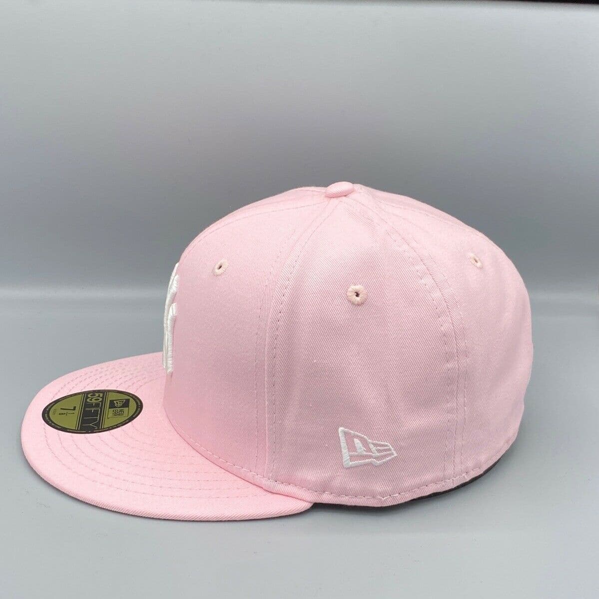 New Era New York Yankees Pink 59Fifty Fitted Hat - Image 4